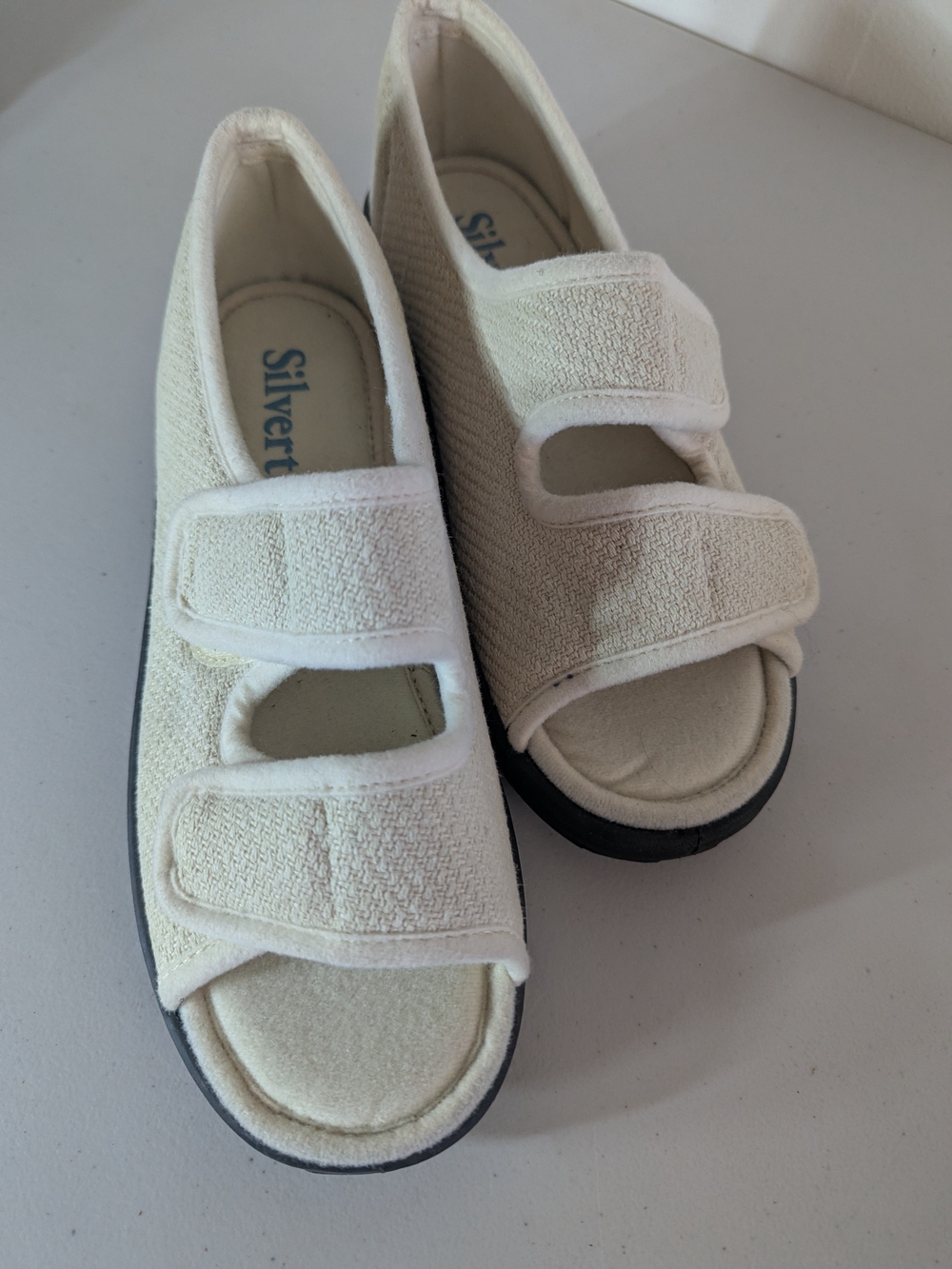 Silverts Adaptive Sandals Women’s 9 Cream Easy Closure Open Toe Slip Resistant